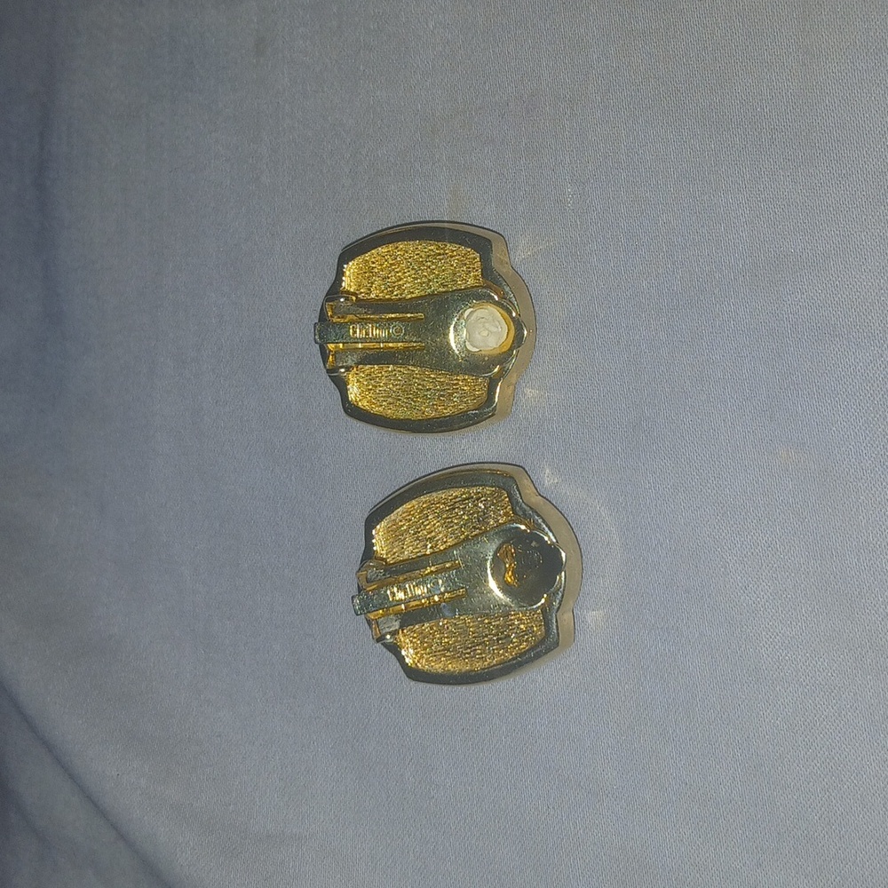 Dior Gold and Cream Pearl Earrings with Geometric Design - Picture 3 of 5
